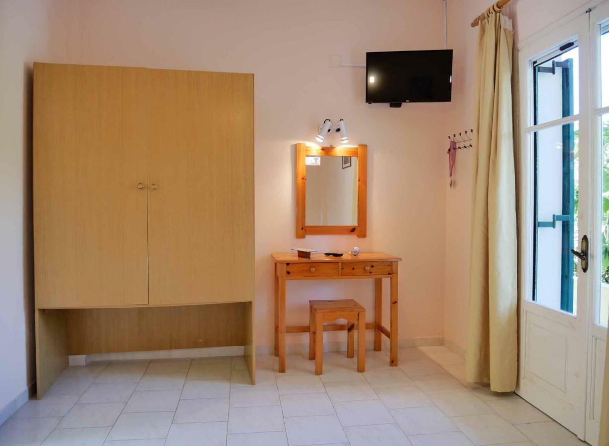 Yiannis Apartments Agios Georgios Pagoi Corfu อายีโอส เยออร์ยิโอส ปากอน ภายนอก รูปภาพ