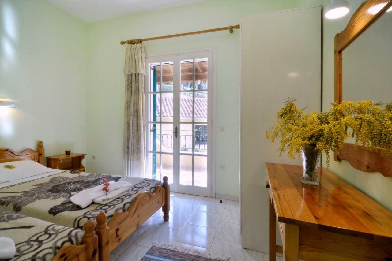 Yiannis Apartments Agios Georgios Pagoi Corfu อายีโอส เยออร์ยิโอส ปากอน ภายนอก รูปภาพ