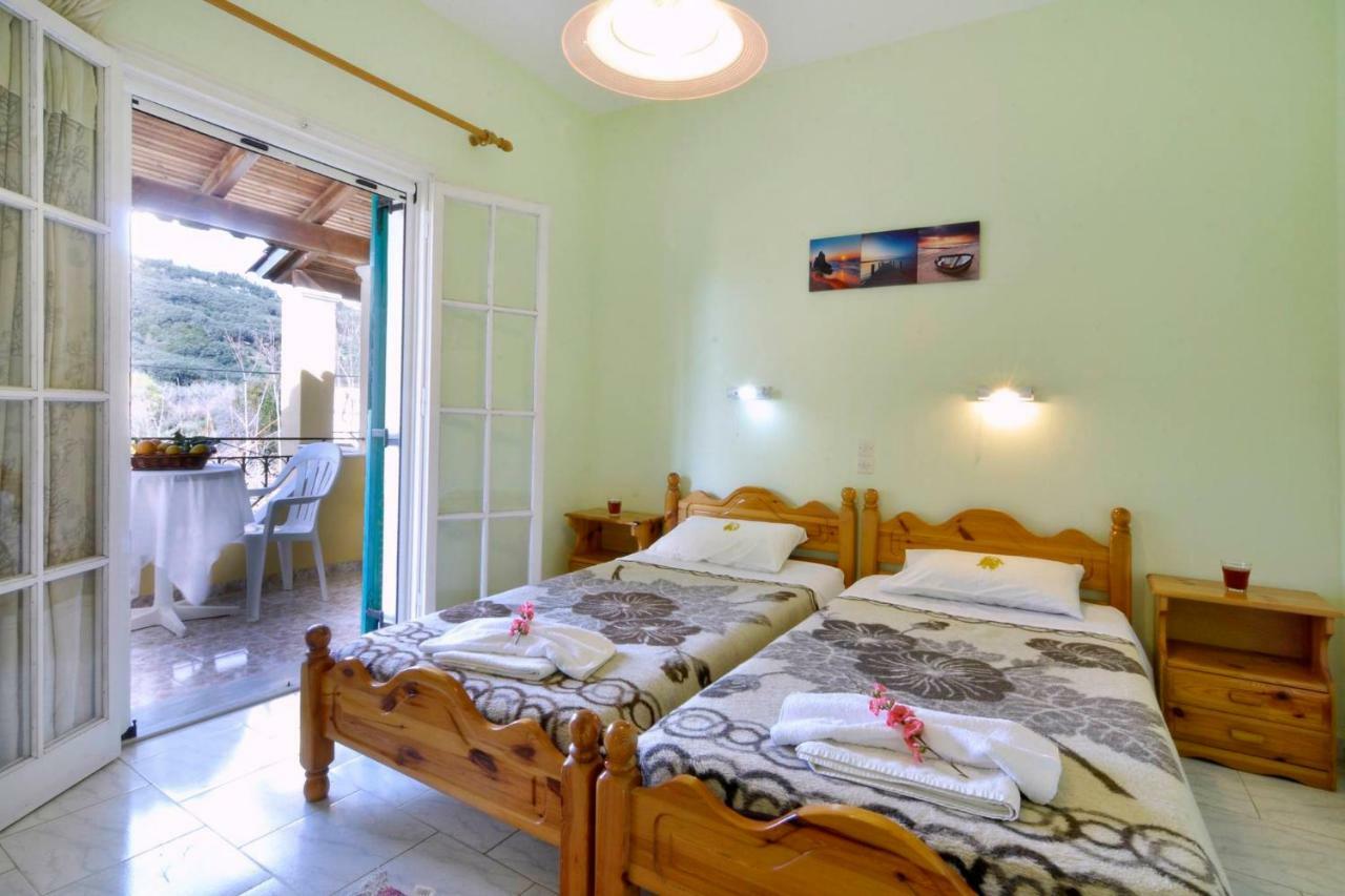 Yiannis Apartments Agios Georgios Pagoi Corfu อายีโอส เยออร์ยิโอส ปากอน ภายนอก รูปภาพ